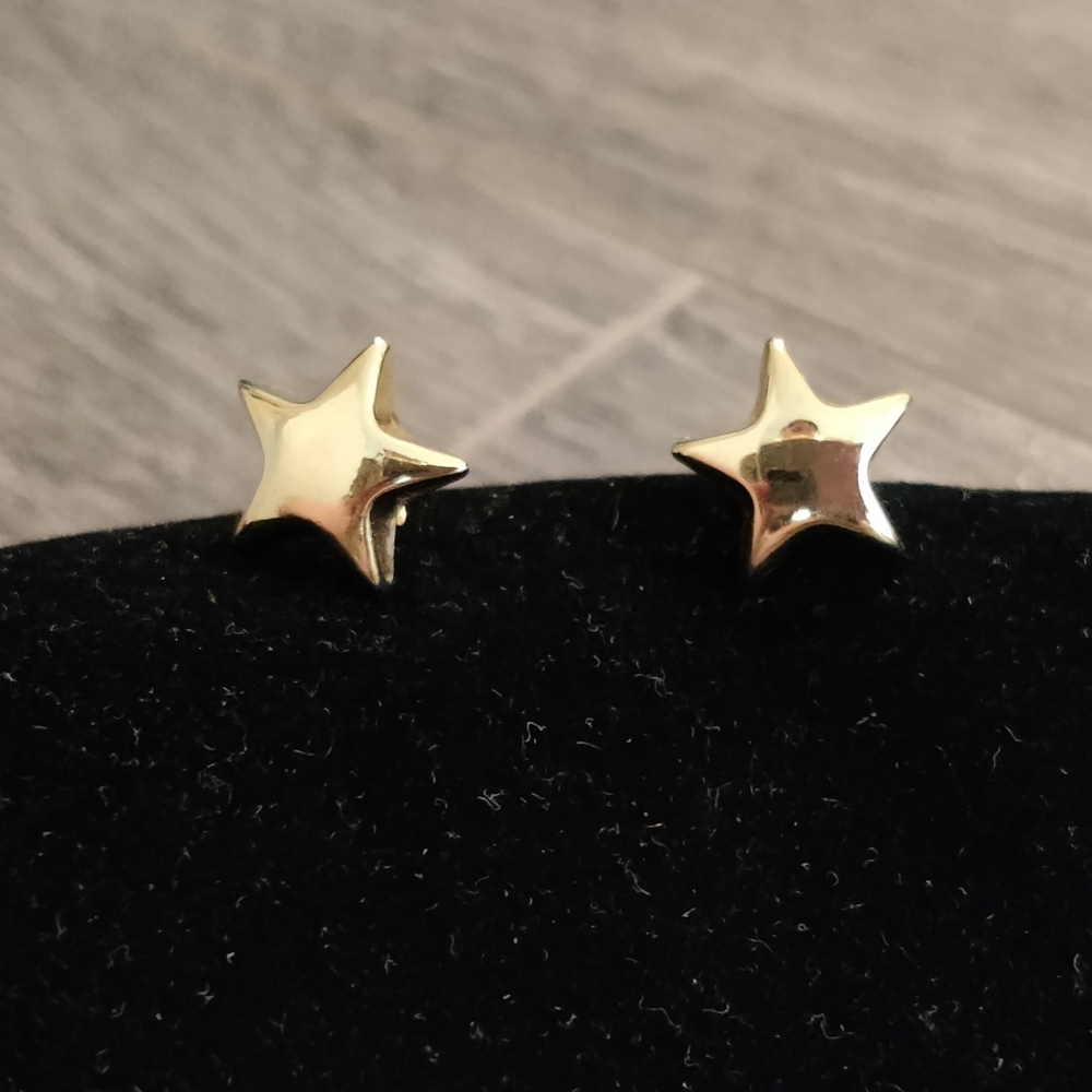 Cute gold plated puffy star earrings